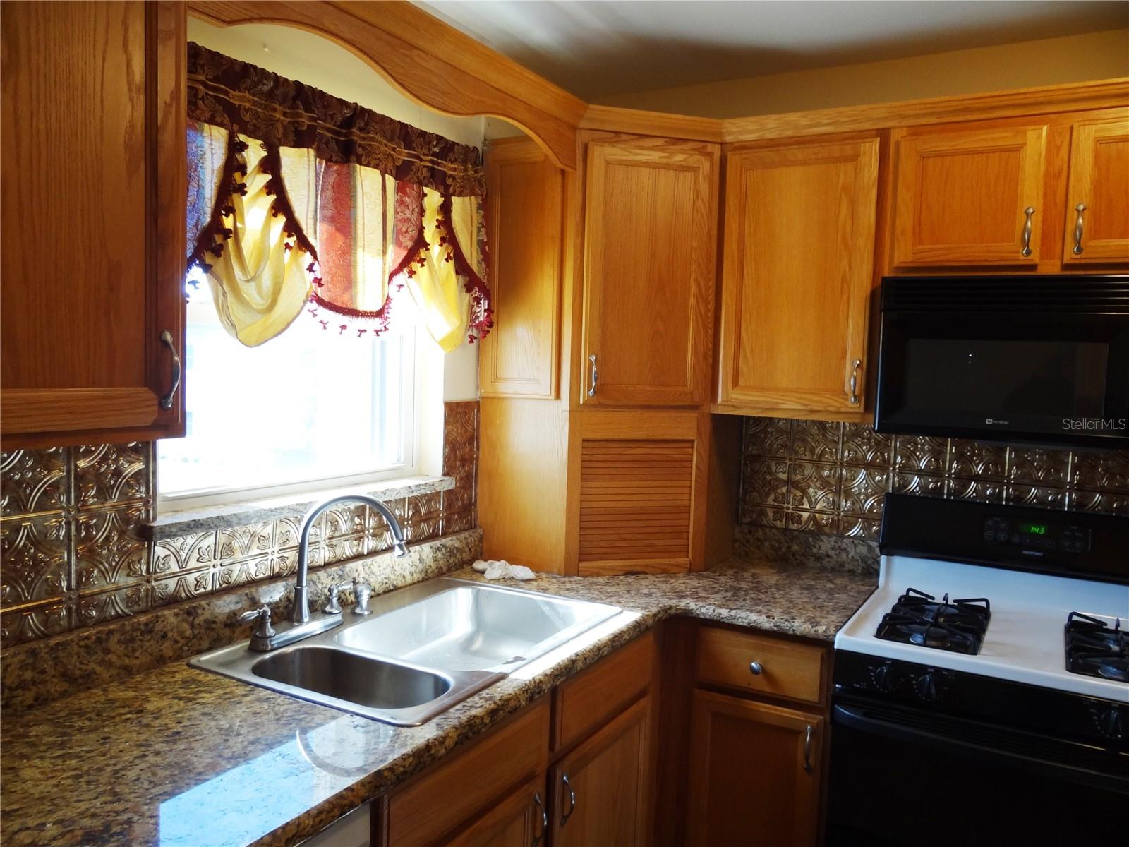 PARADISE SHORES - Residential Lease