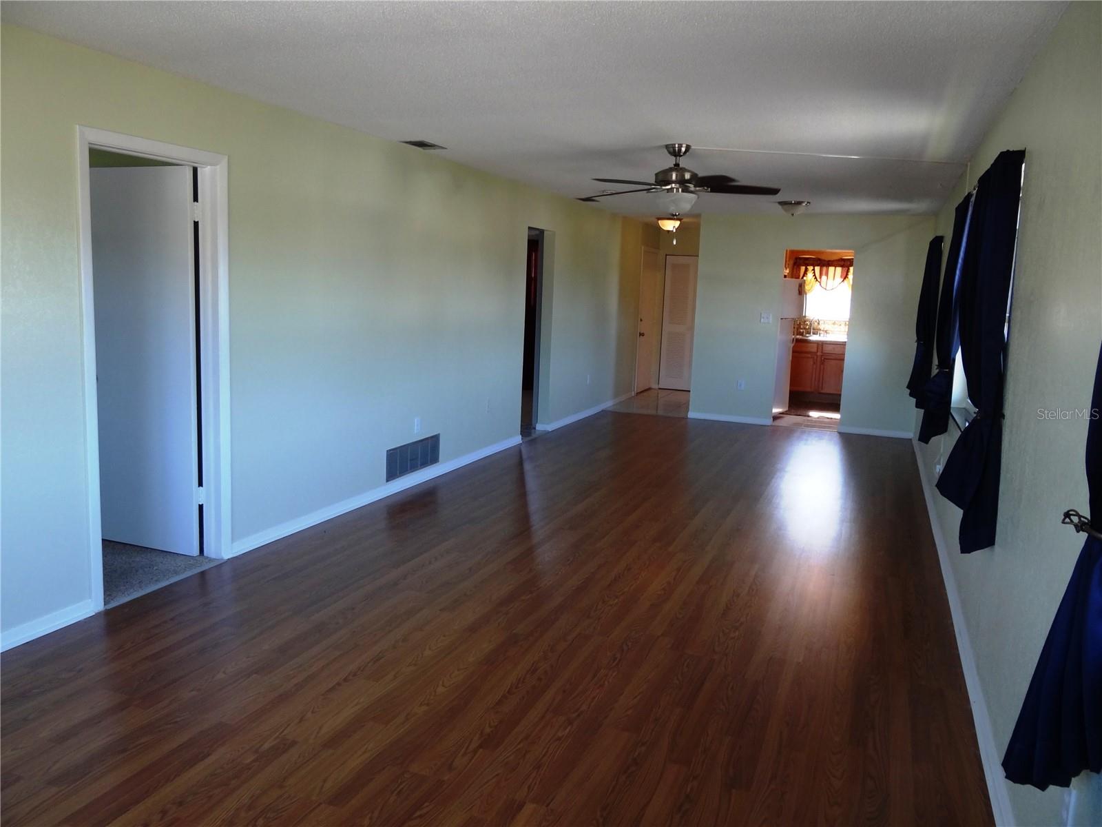 PARADISE SHORES - Residential Lease