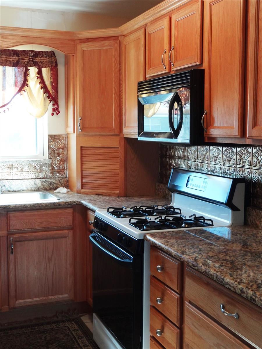 PARADISE SHORES - Residential Lease