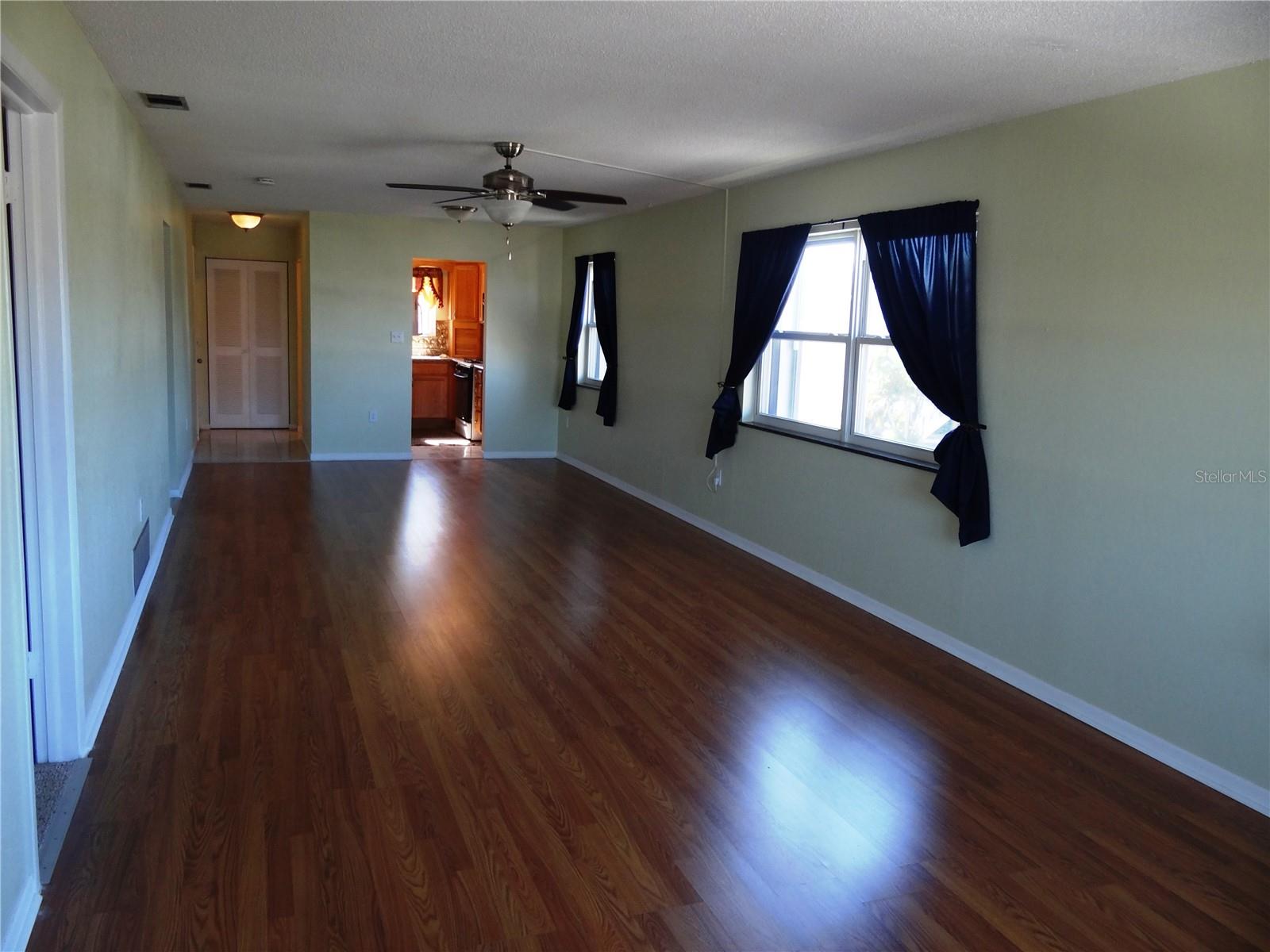 PARADISE SHORES - Residential Lease