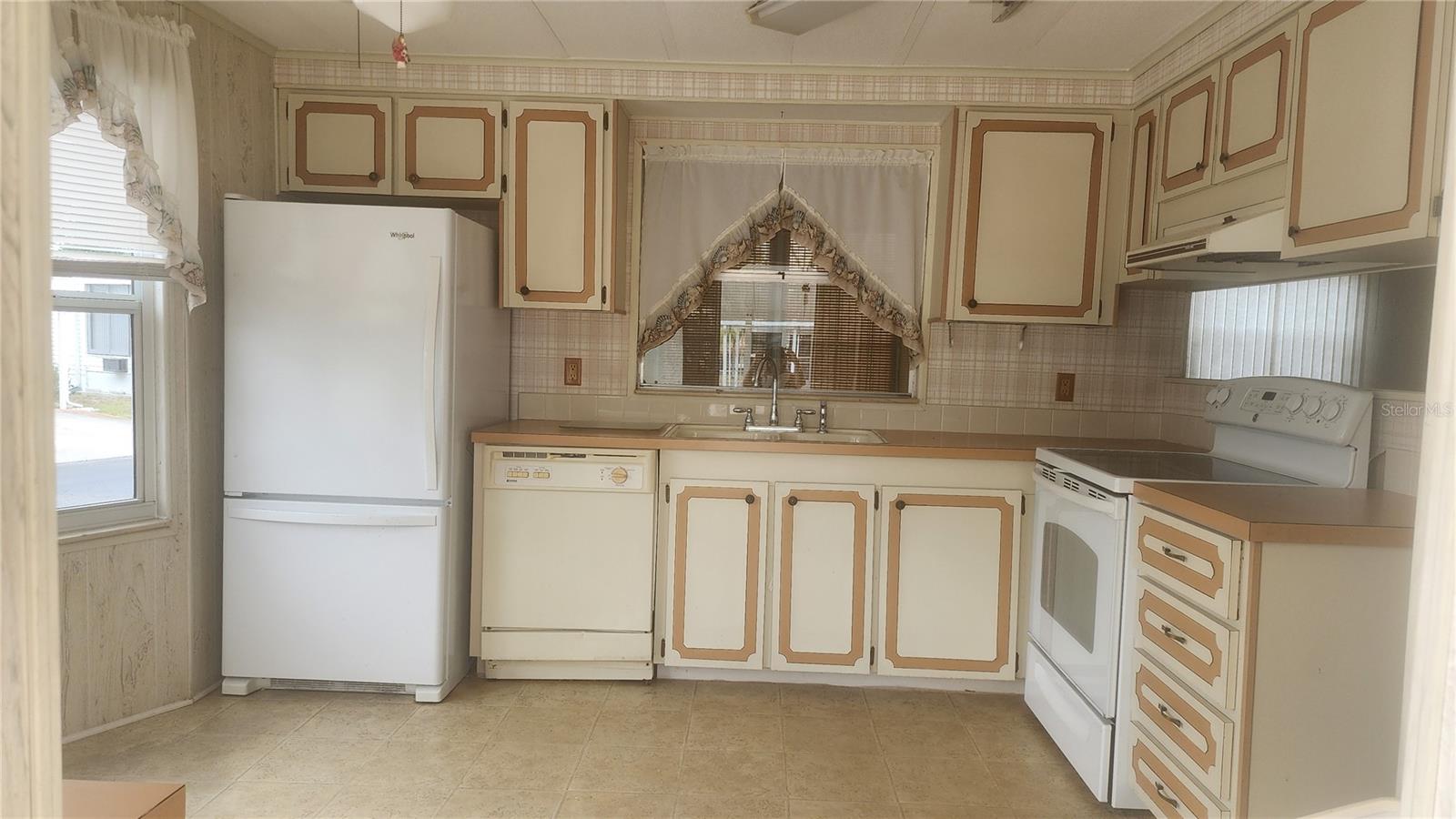POLYNESIAN VILLAGE - Residential