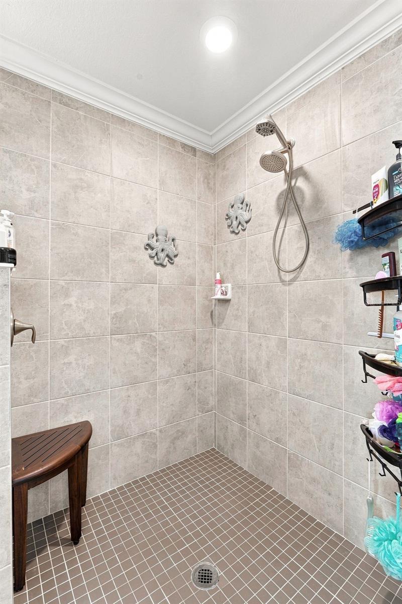 COACH HOMES 4/GRAN PARADISO BL - Residential