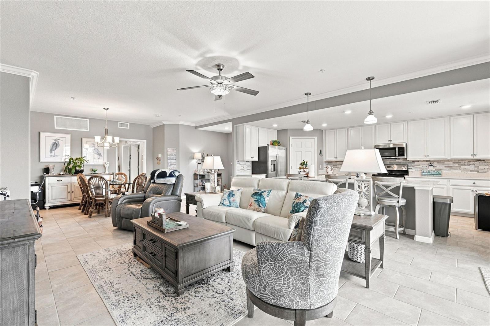 COACH HOMES 4/GRAN PARADISO BL - Residential
