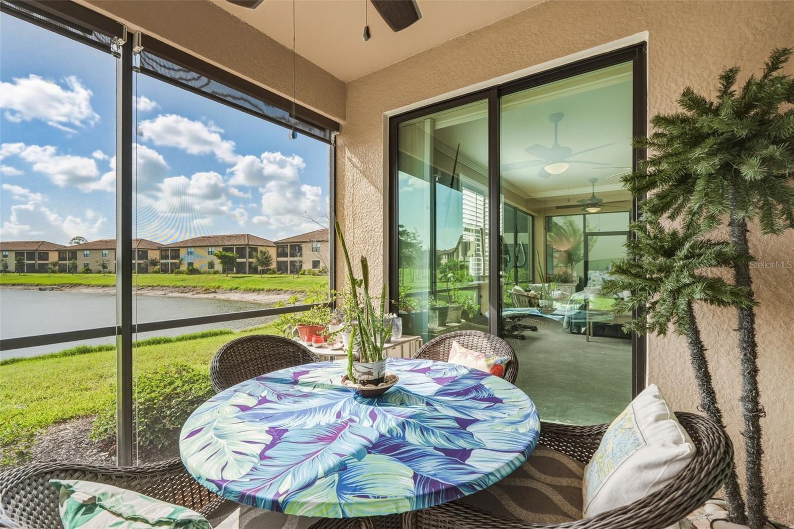 COACH HOMES 4/GRAN PARADISO BL - Residential
