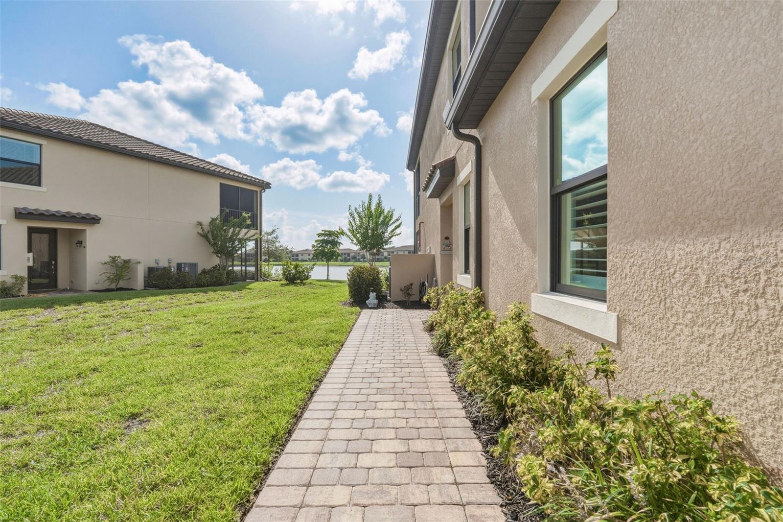 COACH HOMES 4/GRAN PARADISO BL - Residential