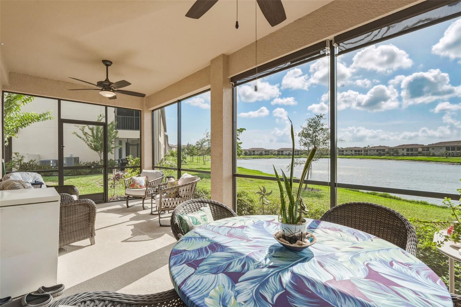 COACH HOMES 4/GRAN PARADISO BL - Residential