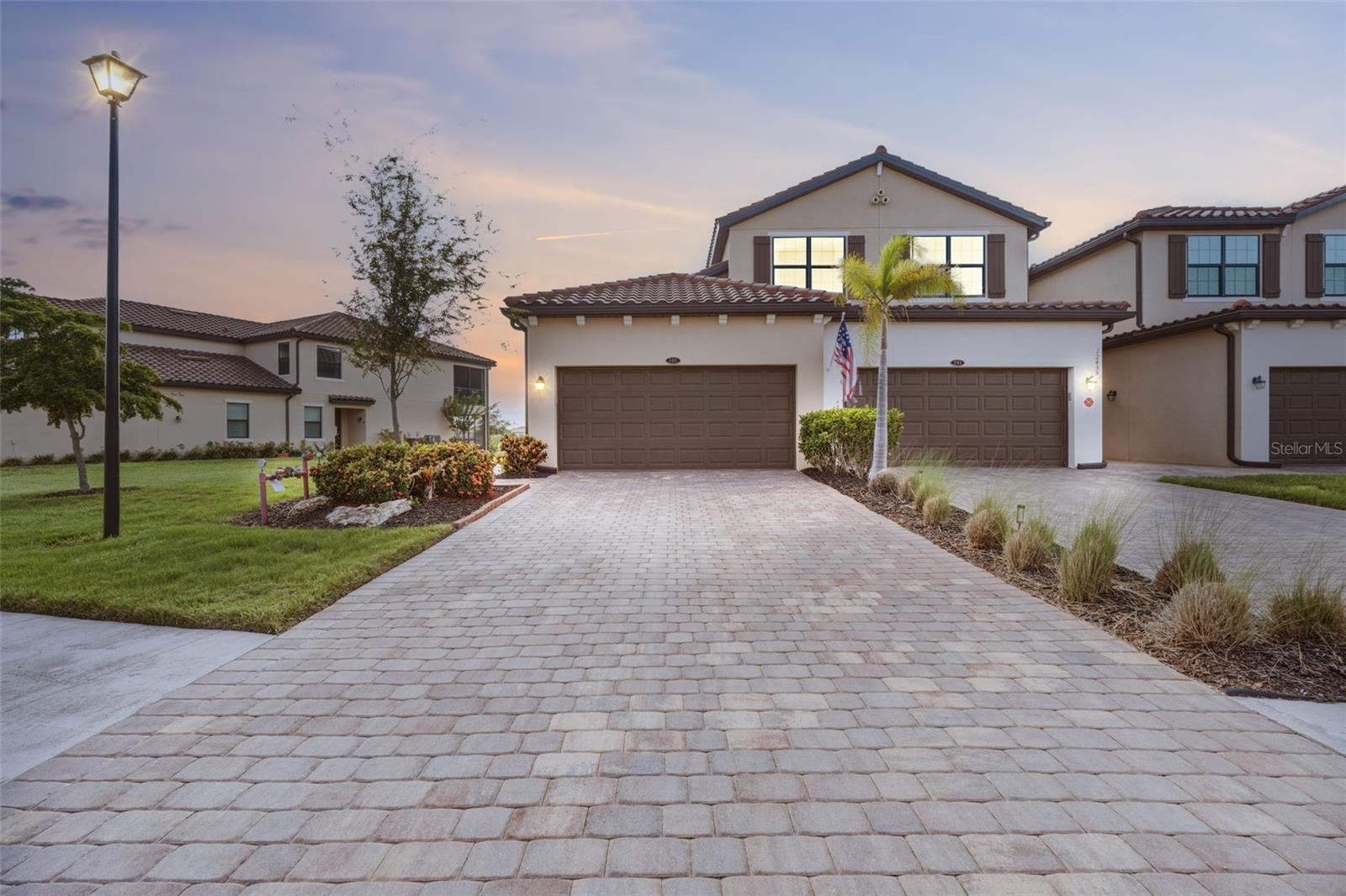 COACH HOMES 4/GRAN PARADISO BL - Residential