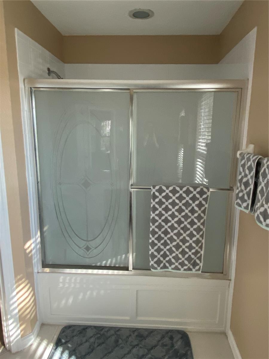 VISTAS AT LAKE HOWELL - Residential Lease