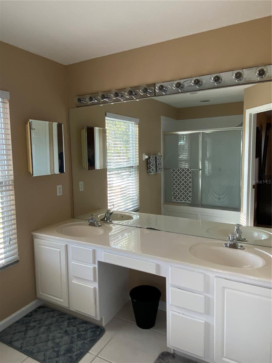 VISTAS AT LAKE HOWELL - Residential Lease