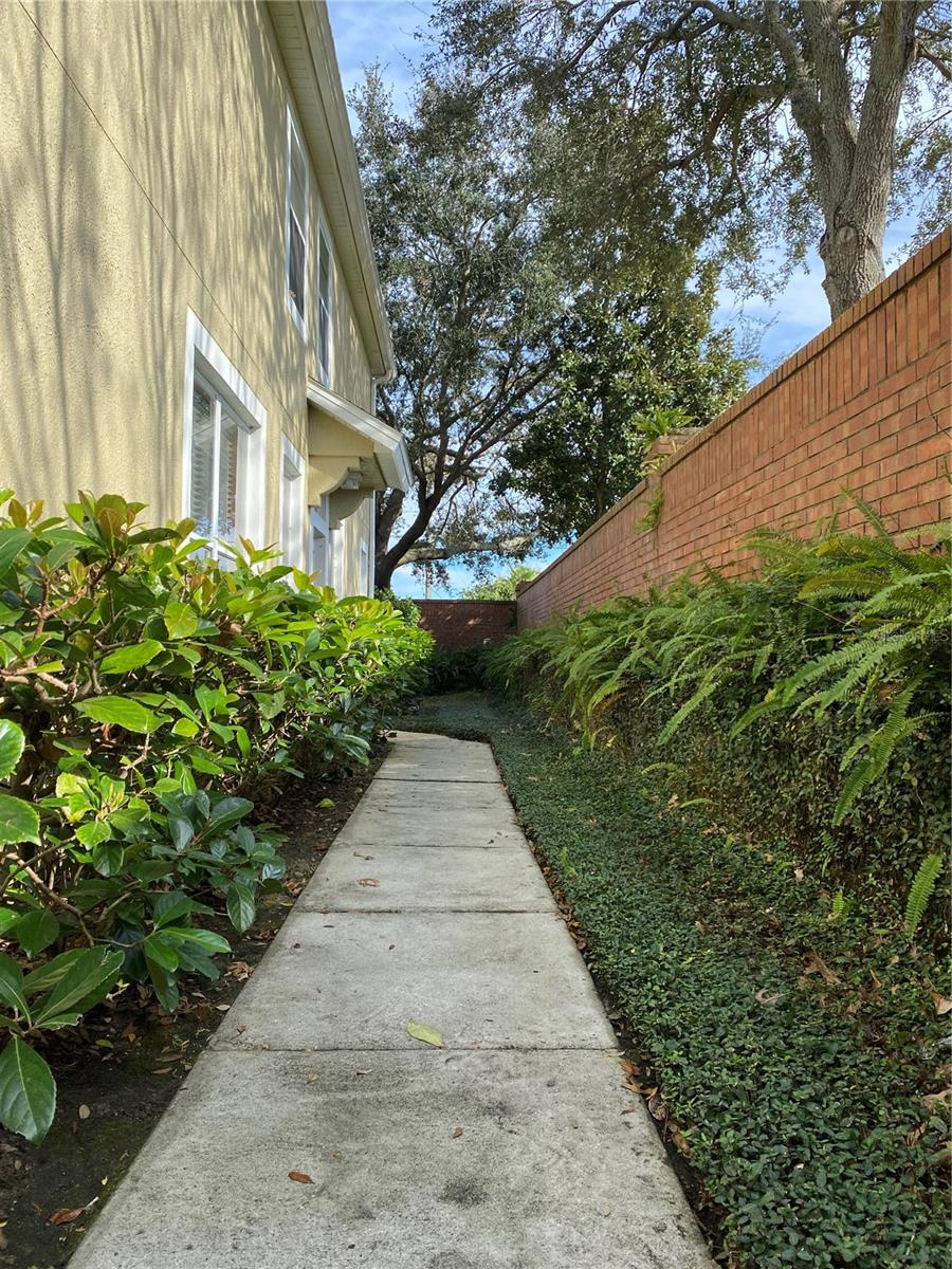 VISTAS AT LAKE HOWELL - Residential Lease