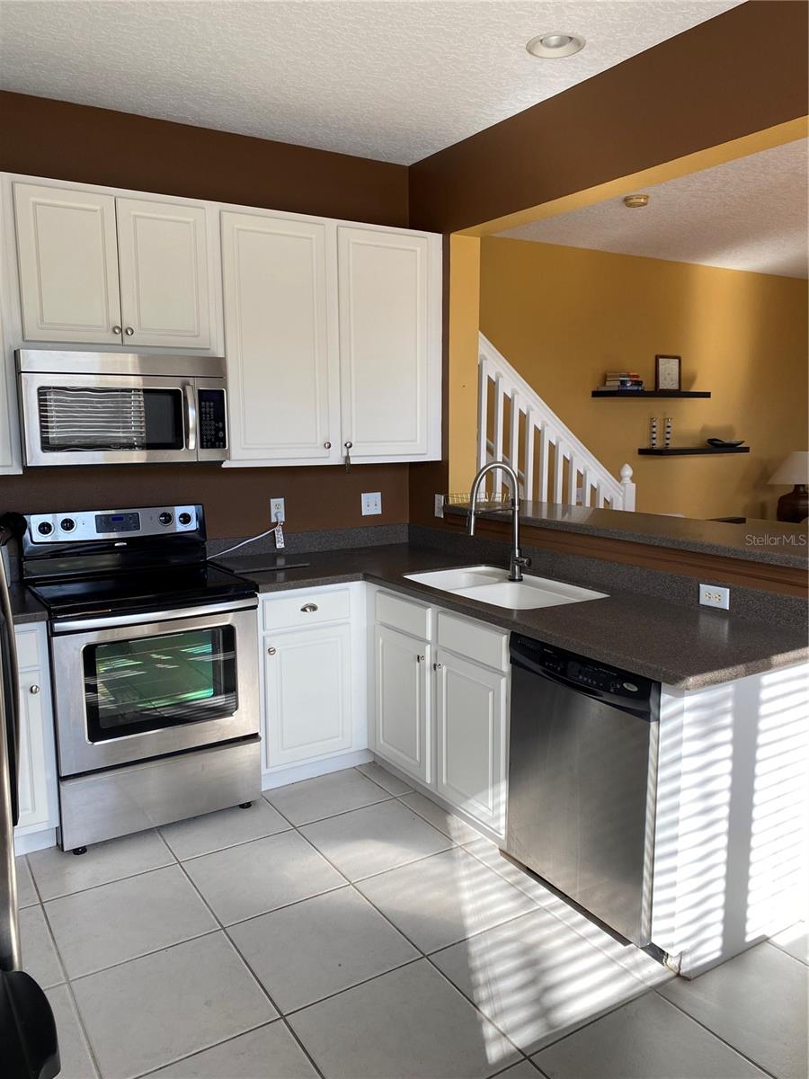 VISTAS AT LAKE HOWELL - Residential Lease