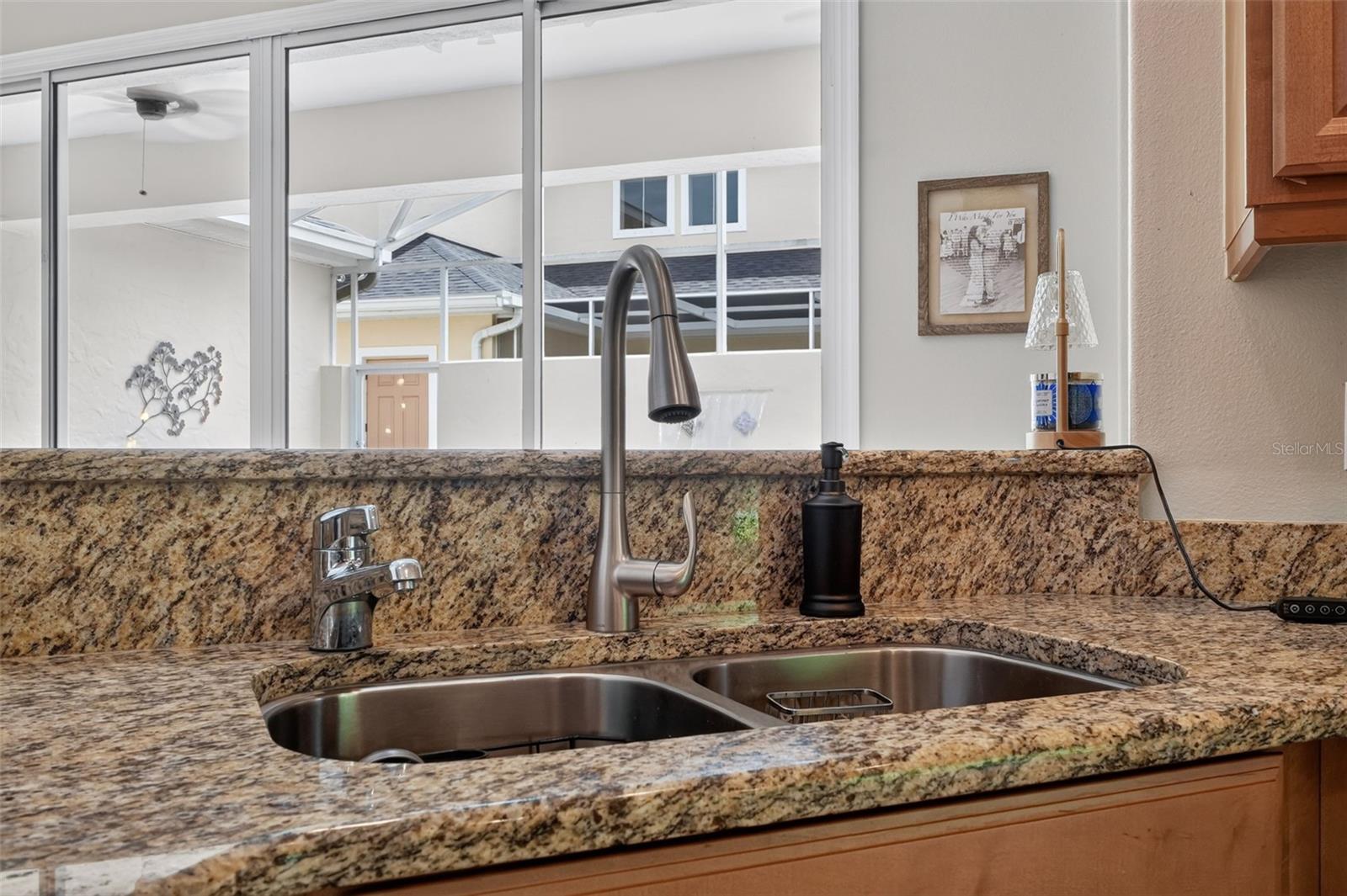 SAVANNAH POINTE - Residential