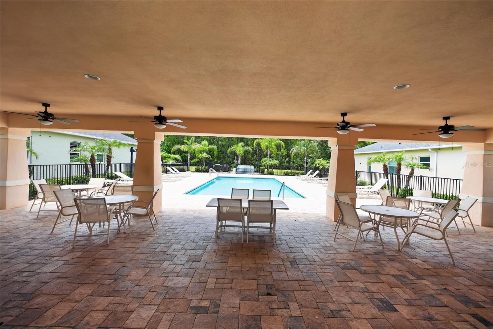 SAVANNAH POINTE - Residential