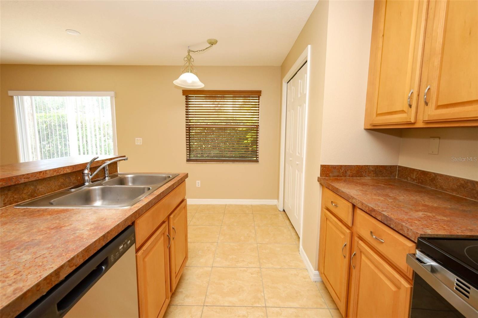 HAWTHORNE GLEN TWNHMS - Residential