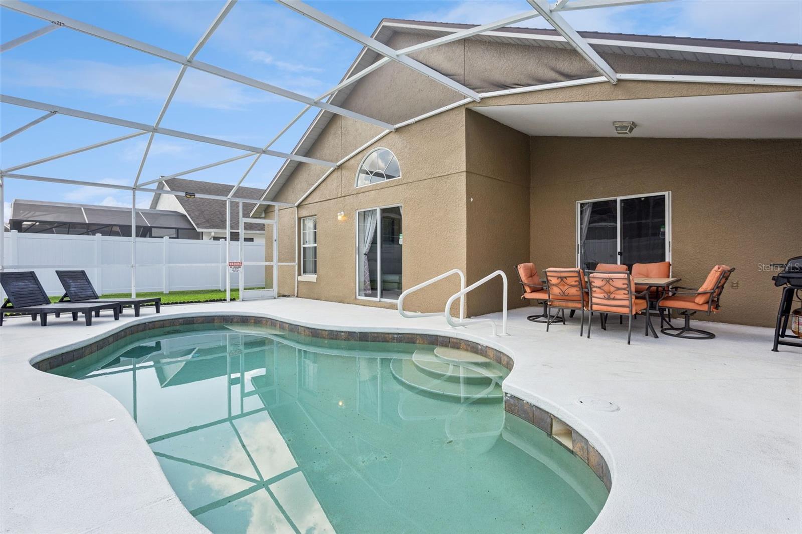 ROLLING HILLS ESTATES UNIT 1 AT FORMOSA GARDENS - Residential