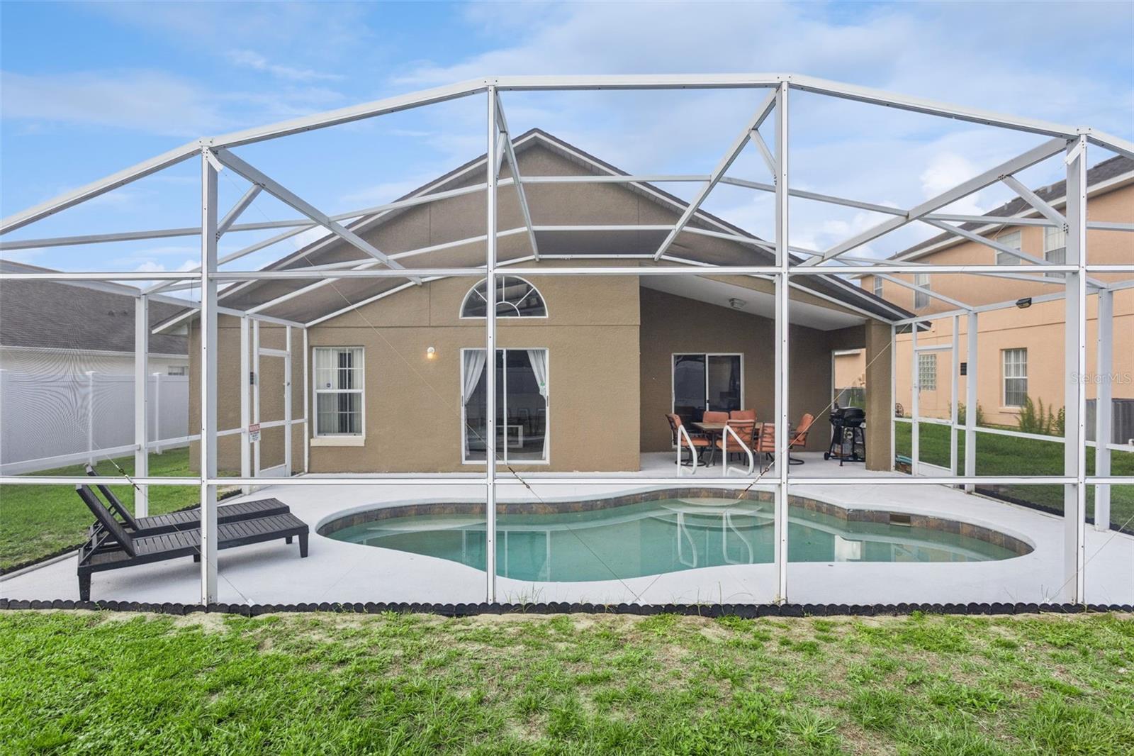 ROLLING HILLS ESTATES UNIT 1 AT FORMOSA GARDENS - Residential