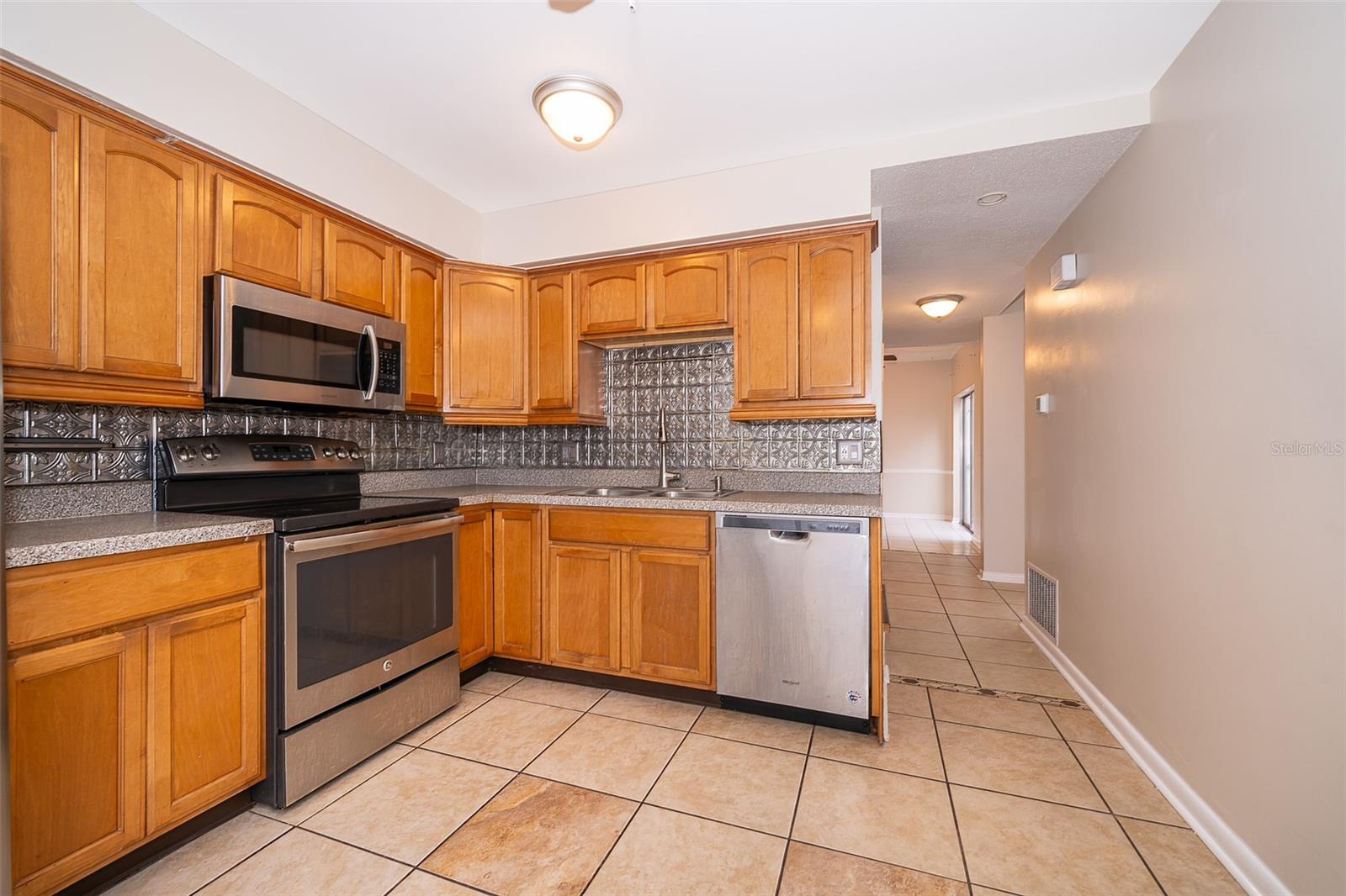 GRANADA TOWN HOMES AT SANORA - Residential