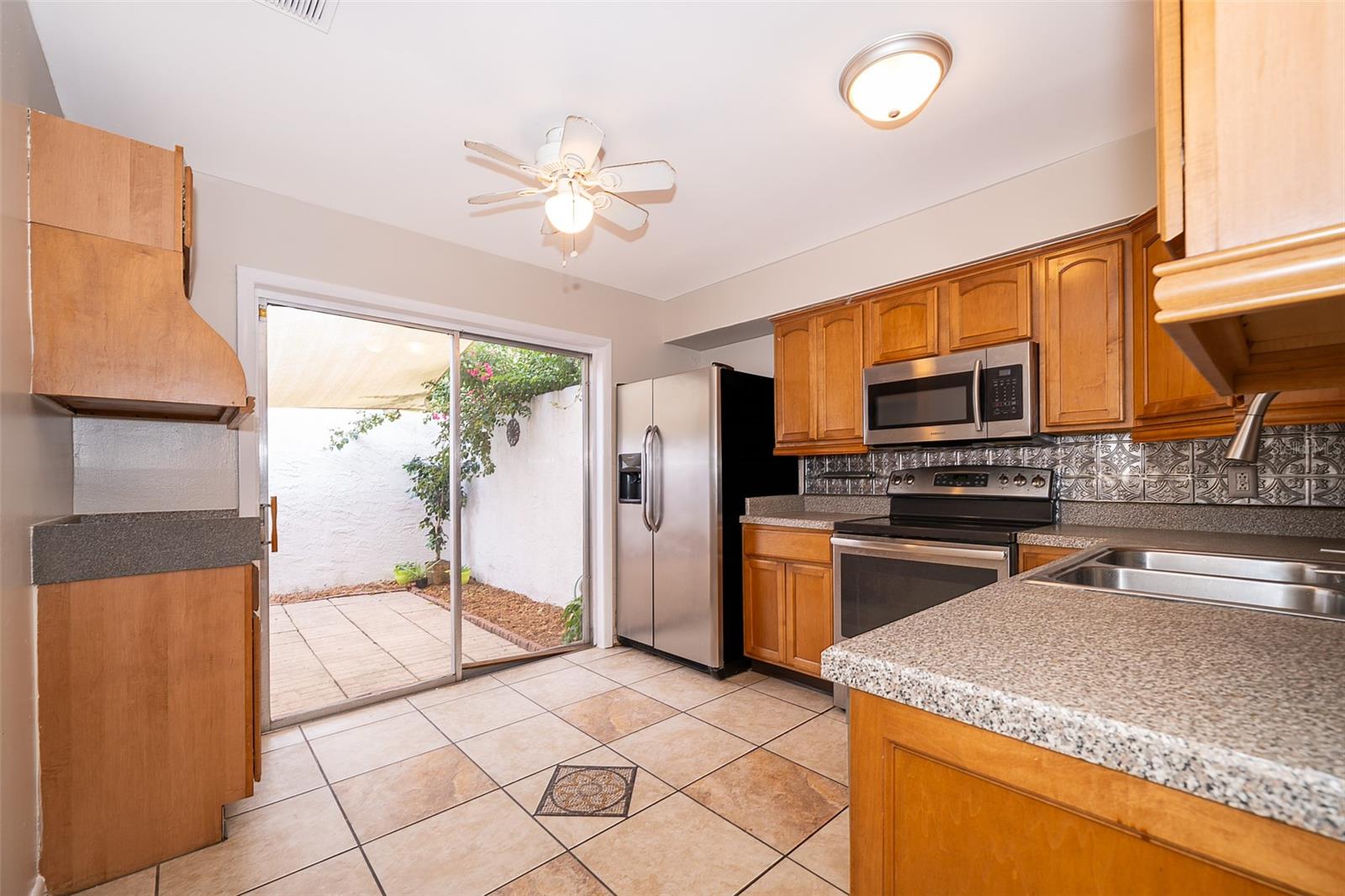 GRANADA TOWN HOMES AT SANORA - Residential