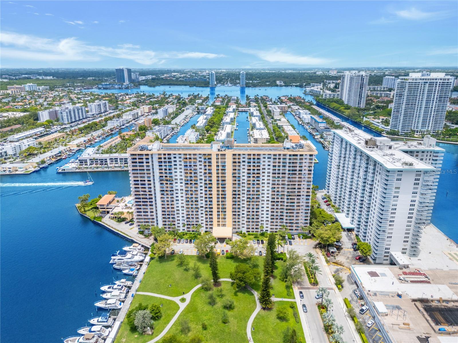 WINSTON TOWERS 700 CONDO - Residential