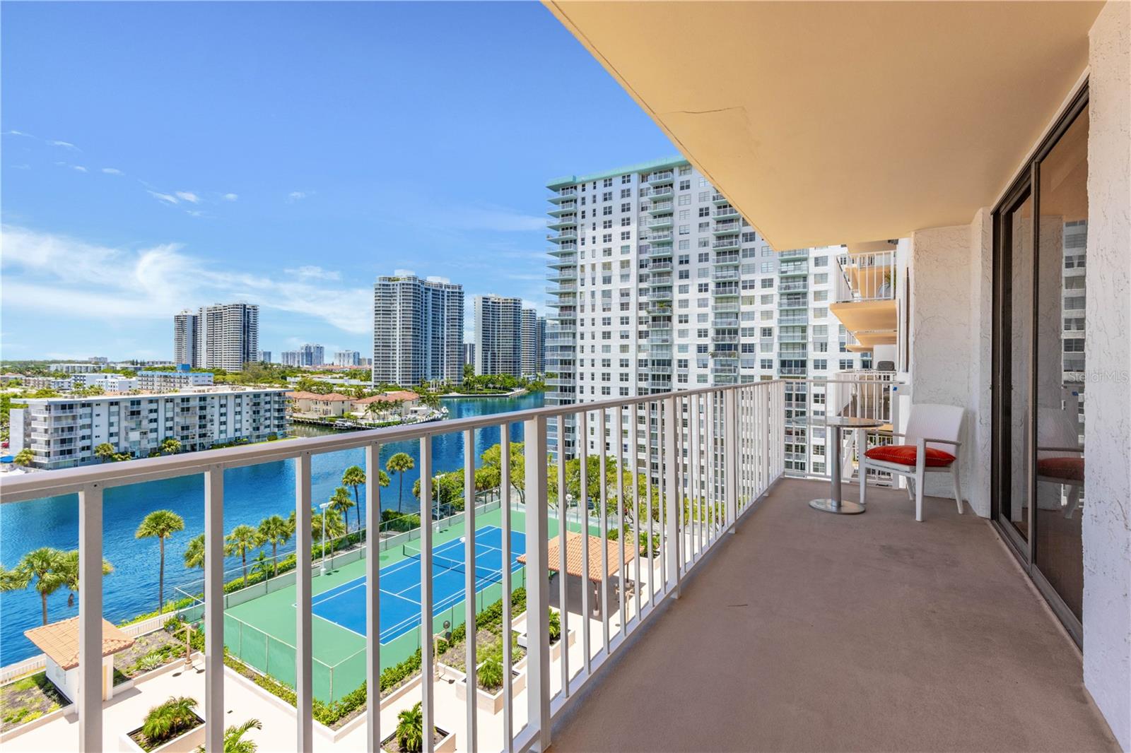 WINSTON TOWERS 700 CONDO - Residential