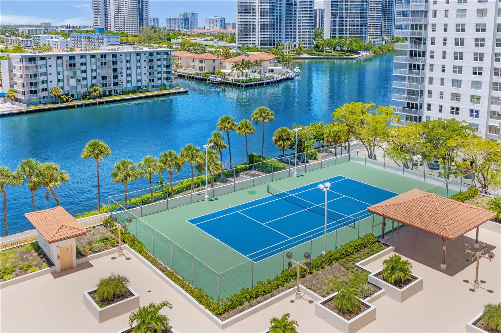 WINSTON TOWERS 700 CONDO - Residential