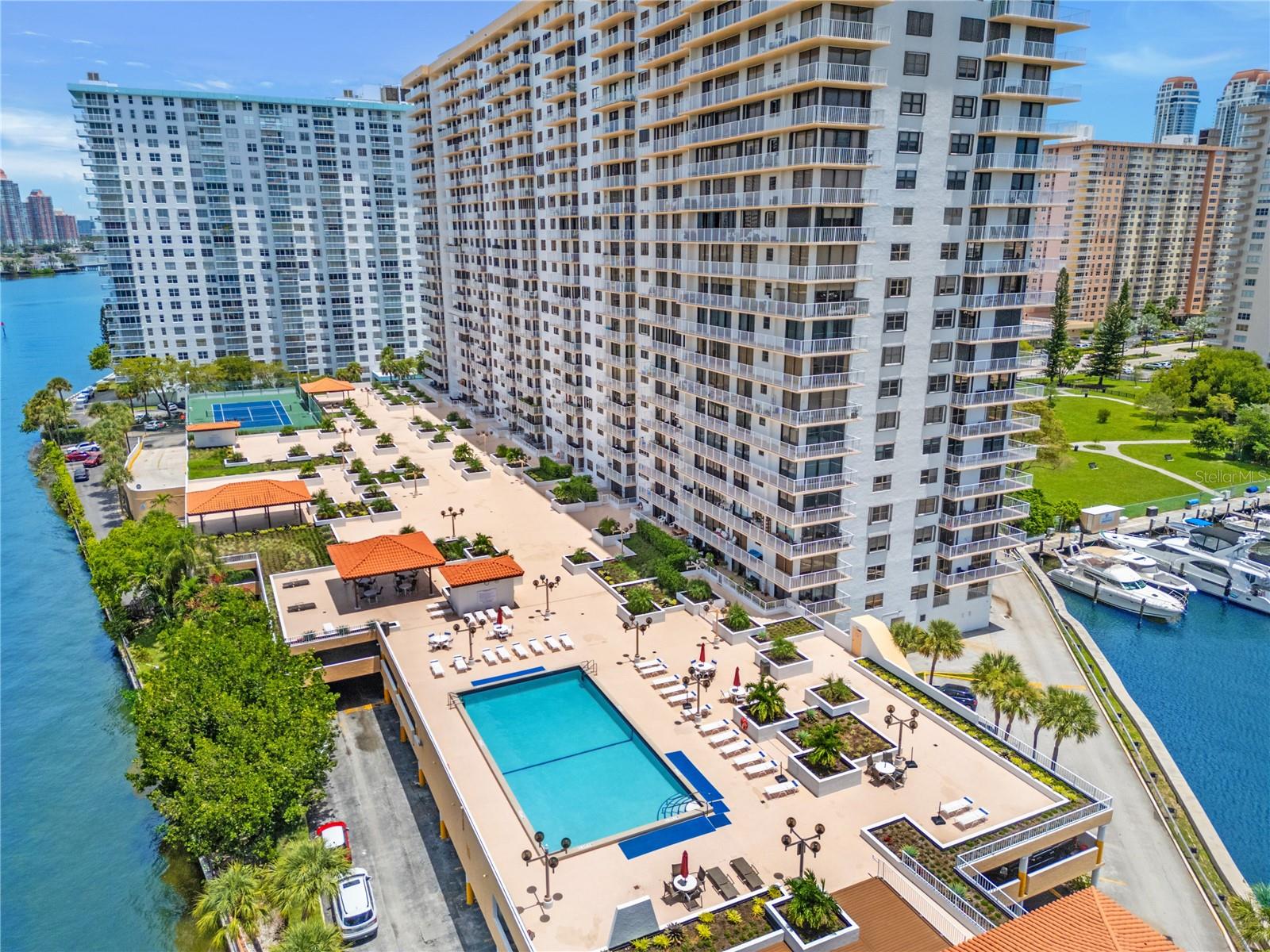 WINSTON TOWERS 700 CONDO - Residential