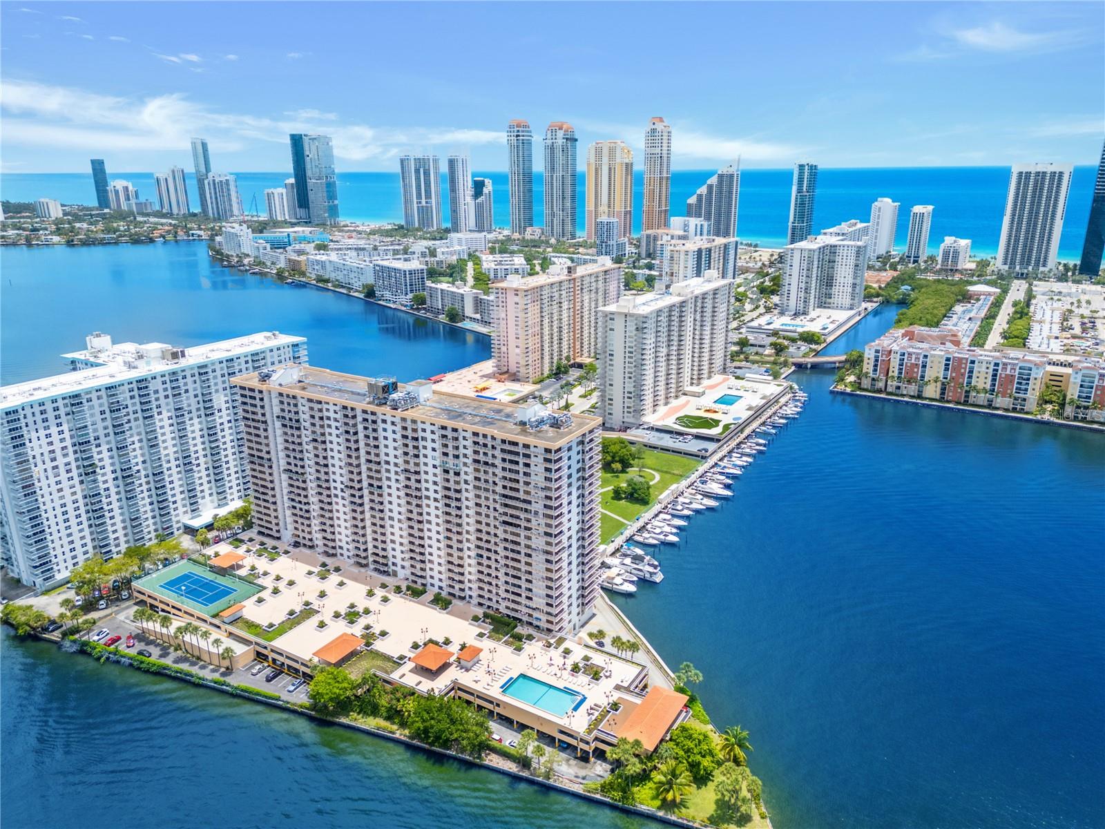 WINSTON TOWERS 700 CONDO - Residential