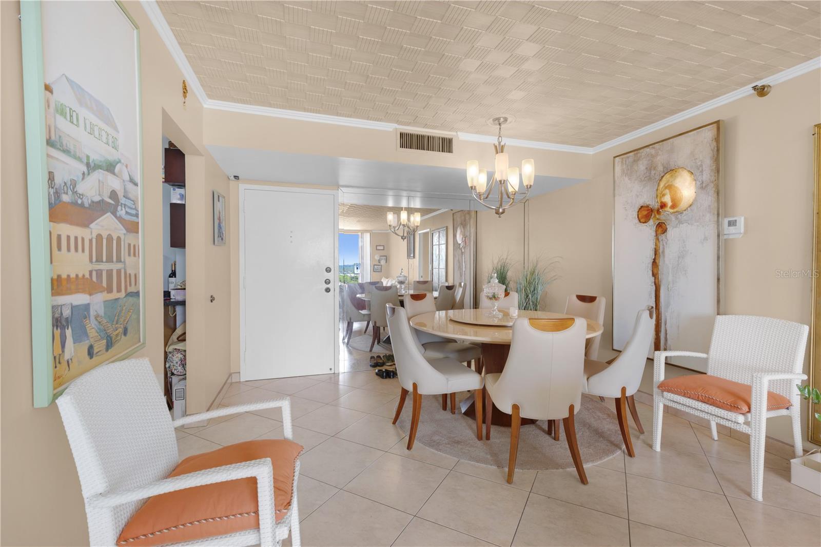 WINSTON TOWERS 700 CONDO - Residential