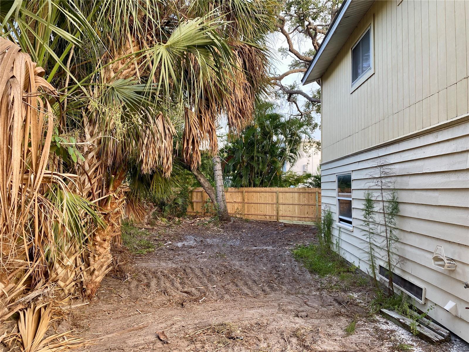 CEDARS OF SIESTA KEY, THE - Land