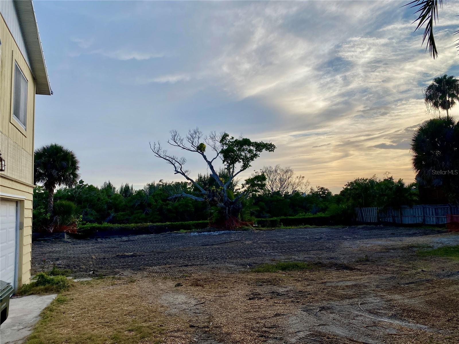 CEDARS OF SIESTA KEY, THE - Land