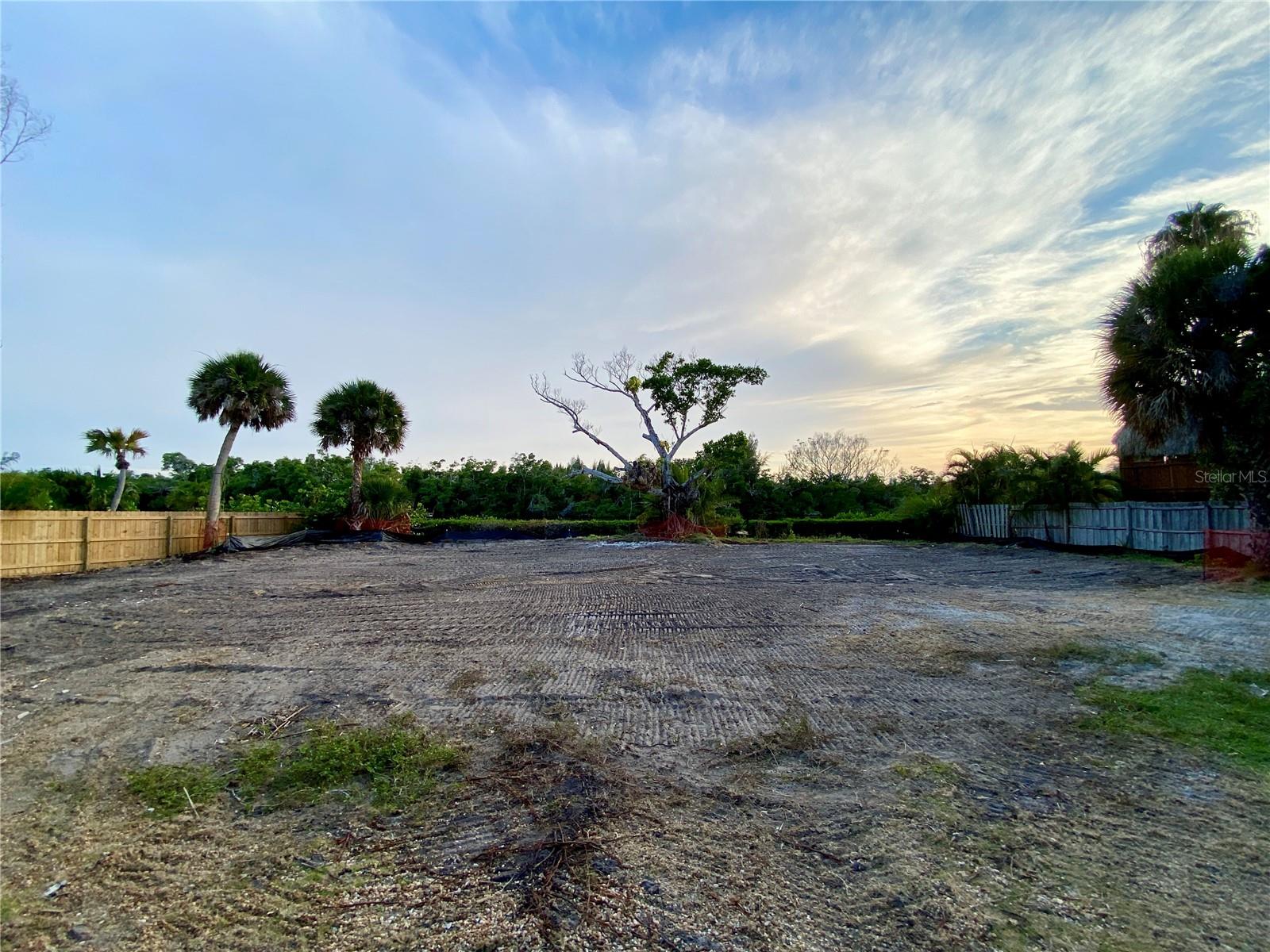 CEDARS OF SIESTA KEY, THE - Land