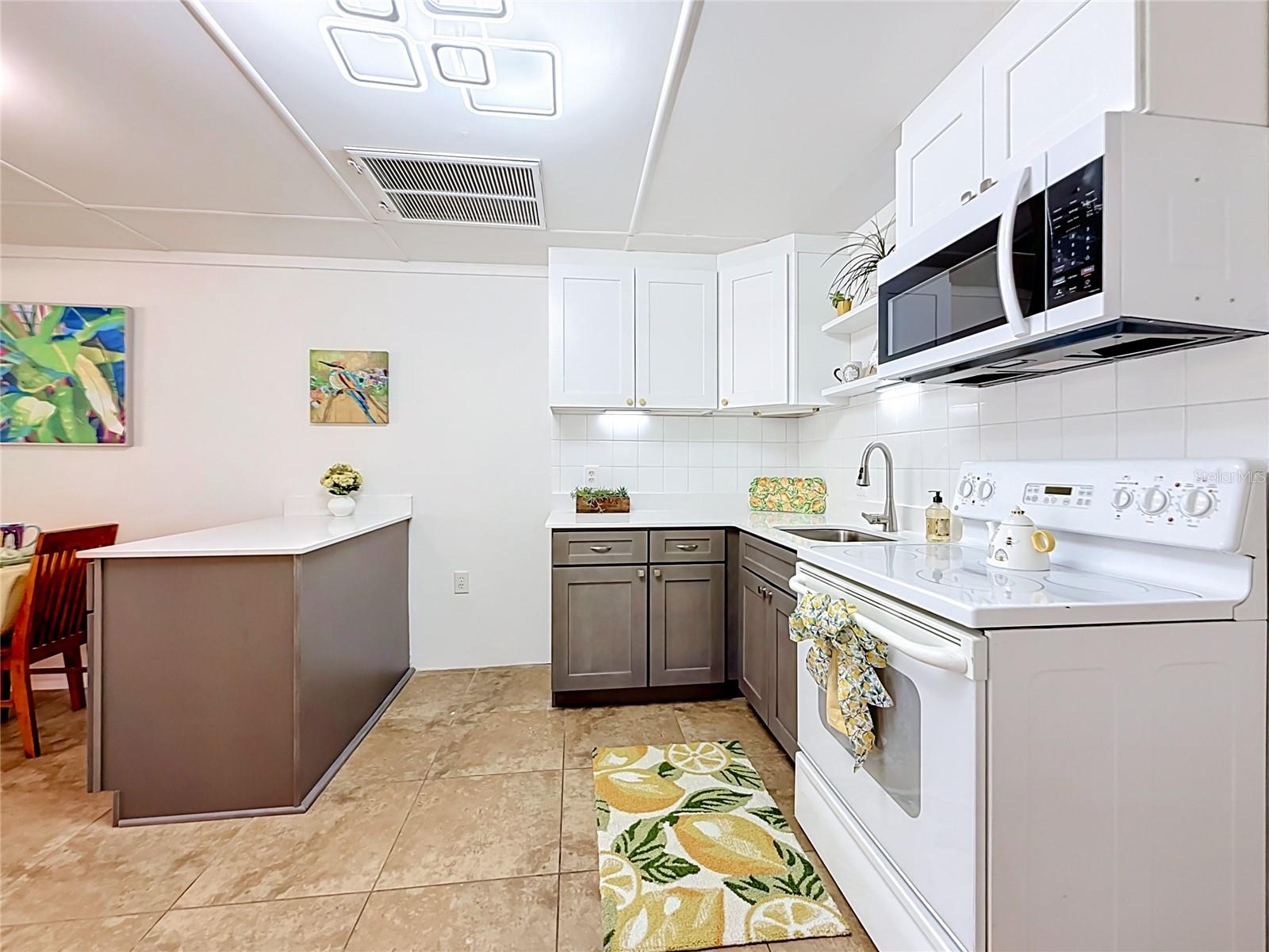VACATION VILLAGE - Residential