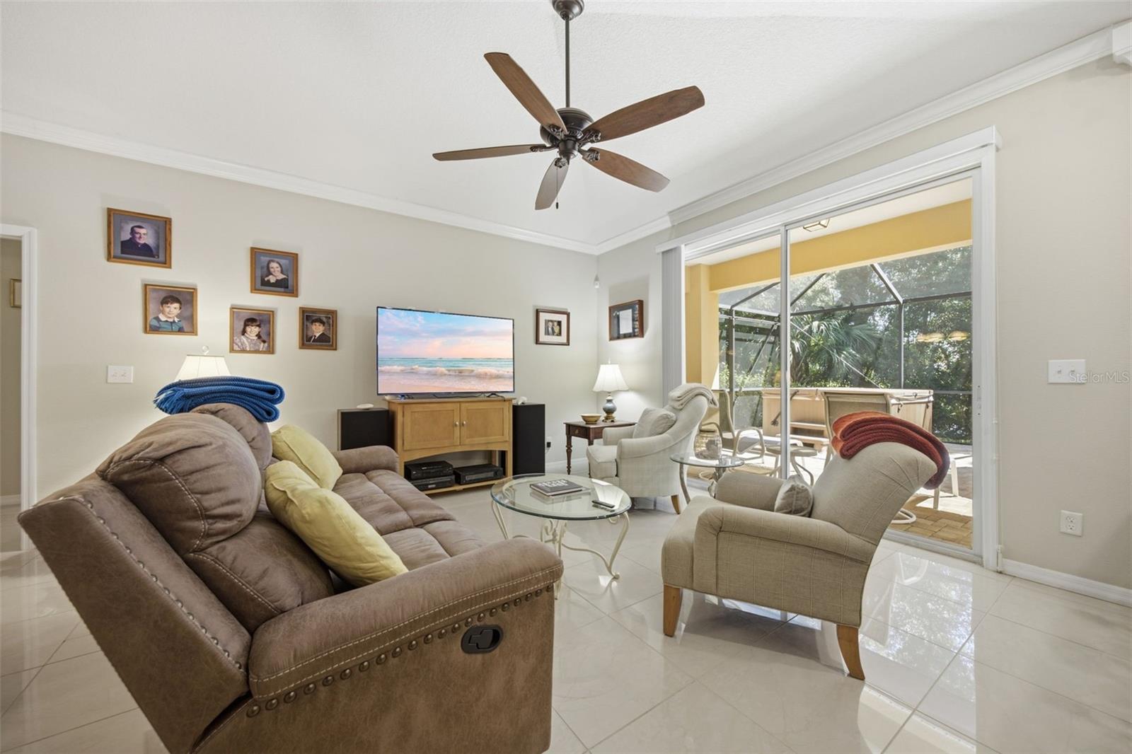 ENCHANTED LAKE ESTATES UN 1 - Residential