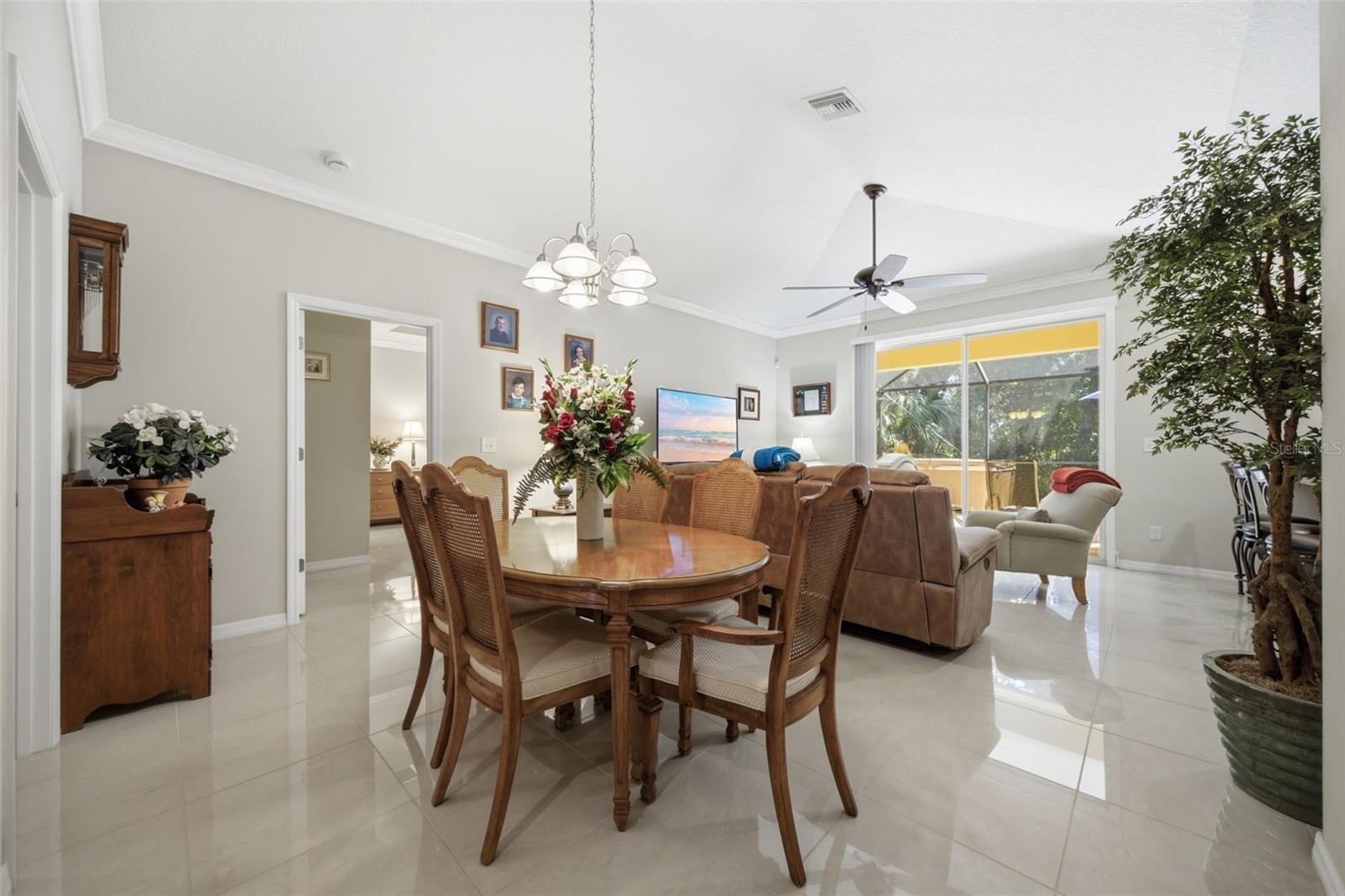 ENCHANTED LAKE ESTATES UN 1 - Residential