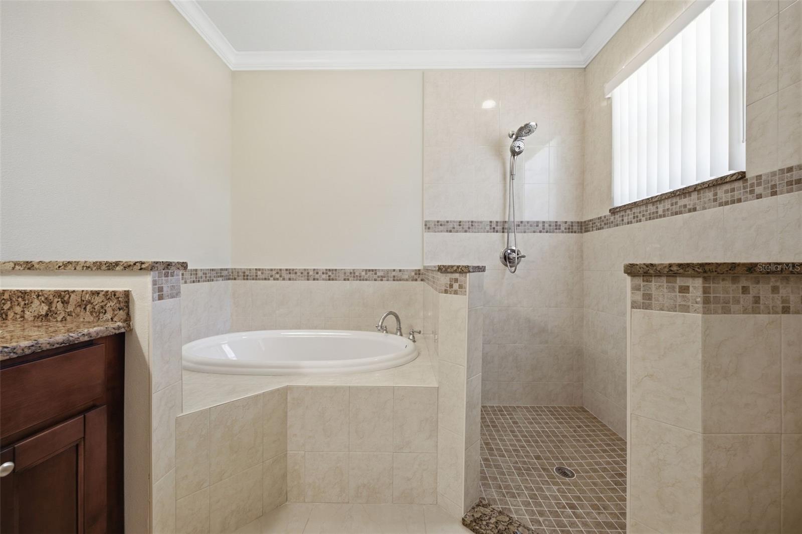 ENCHANTED LAKE ESTATES UN 1 - Residential
