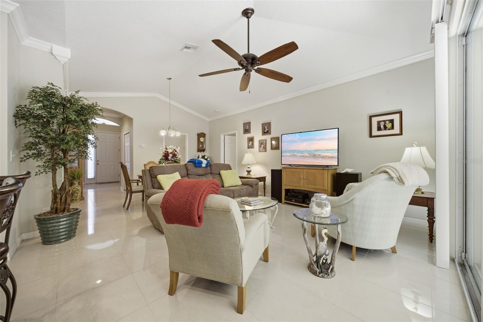 ENCHANTED LAKE ESTATES UN 1 - Residential