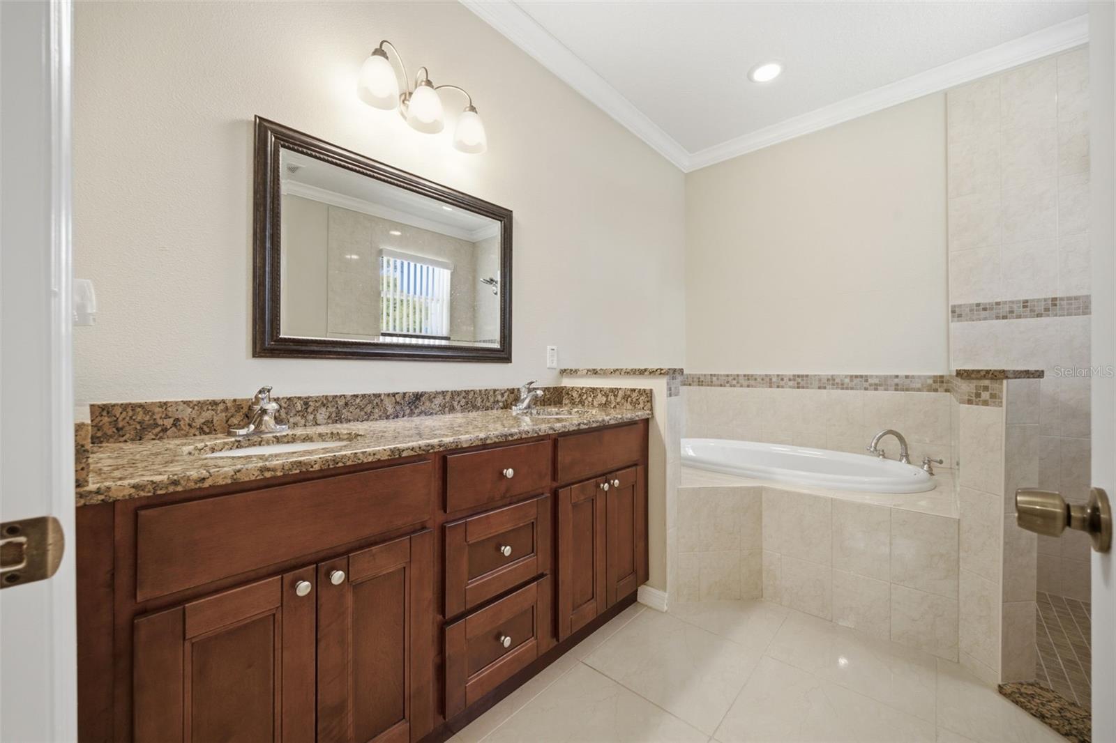 ENCHANTED LAKE ESTATES UN 1 - Residential