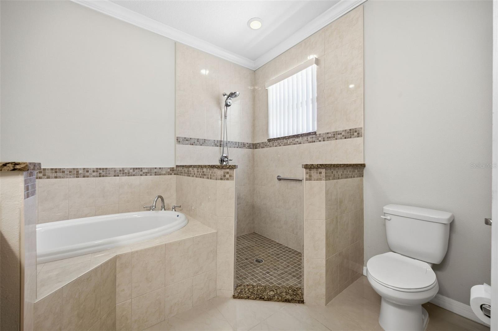 ENCHANTED LAKE ESTATES UN 1 - Residential