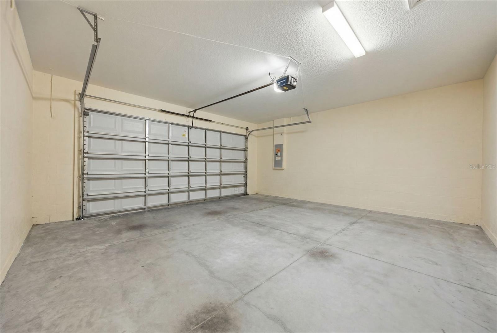 ENCHANTED LAKE ESTATES UN 1 - Residential