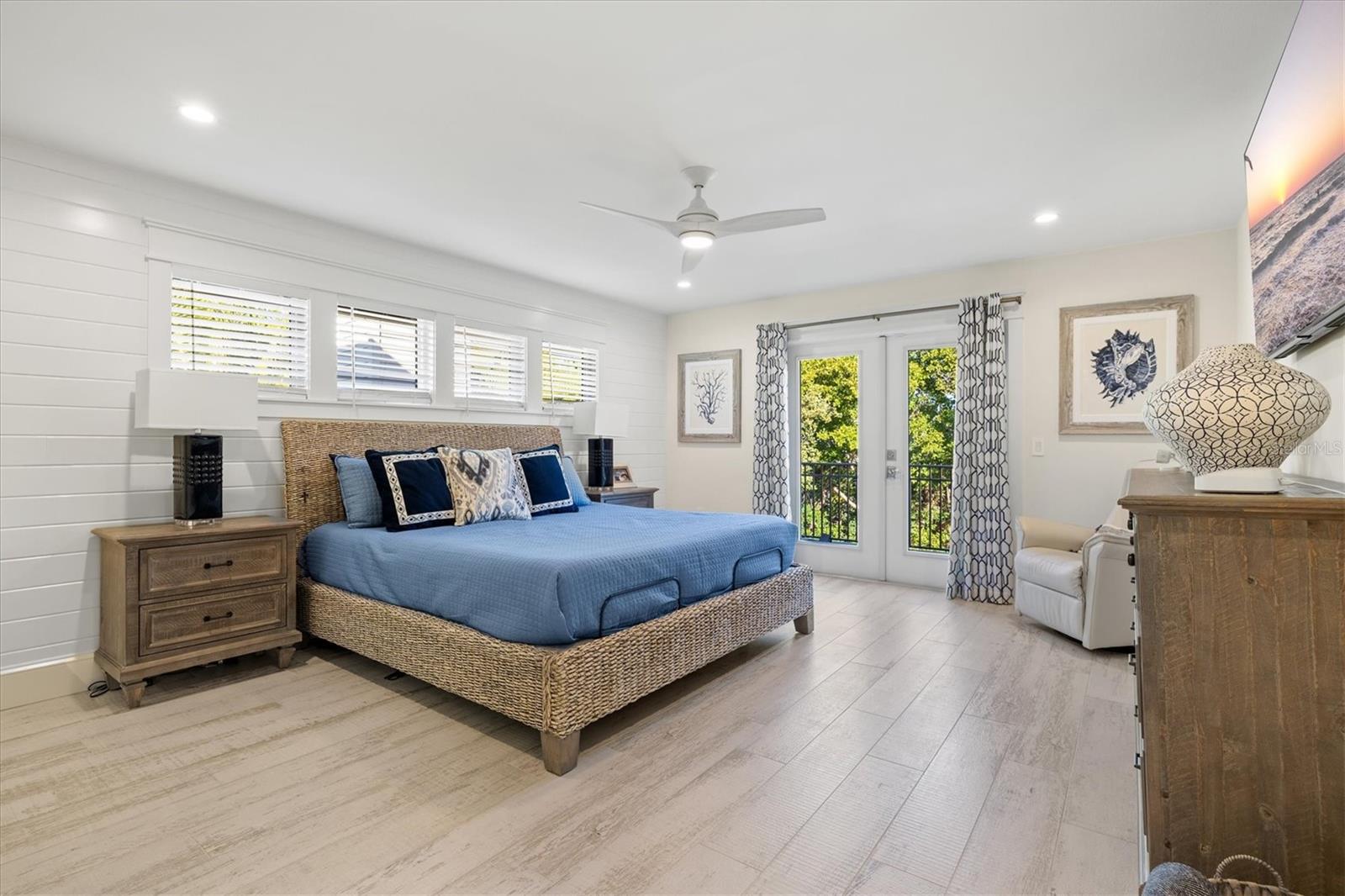 HOLMES BEACH 14TH UNIT - Residential
