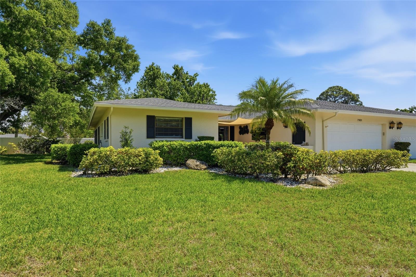 Beautifully renovated, maintenance - free villa situated on a premium corner lot in the highly sought-after Fairway Bend in Palm-Aire. From the moment you step inside, you'll appreciate the exceptional attention to detail throughout this elegant three bedroom, two bath home, thoughtfully updated in 2019. 

The redesigned chef’s kitchen is a standout feature, showcasing white shaker-style cabinetry, Brazilian granite countertops, stainless steel appliances, under-cabinet lighting, a stylish tile backsplash and a prep island with convenient breakfast bar.  The versatile air-conditioned Florida room expands the living space and is highlighted by a wall of sliding glass doors, providing a bright and inviting atmosphere. The spacious primary suite features dual closets, a beautifully updated walk-in shower,  and a vanity with stone countertop and modern plumbing fixtures. Two additional guest bedrooms provide ample space for visiting friends and family. Additional  features include luxury plank vinyl flooring throughout, recessed lighting, and a unique custom cork accent wall. Peace of mind comes with major updates already completed, including a newer roof (2022), BRAND-NEW HVAC (2025) and water heater (2019).  **Seller just moved out and had the home professionally cleaned (June 1st).

Enjoy the convenience of a short golf cart ride to the optional, private Palm Aire Country Club, featuring two 18-hole golf courses, tennis, pickleball, a fitness center, dining, and a variety of social memberships. Ideally located just north of University Parkway in Sarasota, this home offers easy access to shopping, dining, top-rated medical facilities, SRQ Airport and the area's world-renowned Gulf Beaches.