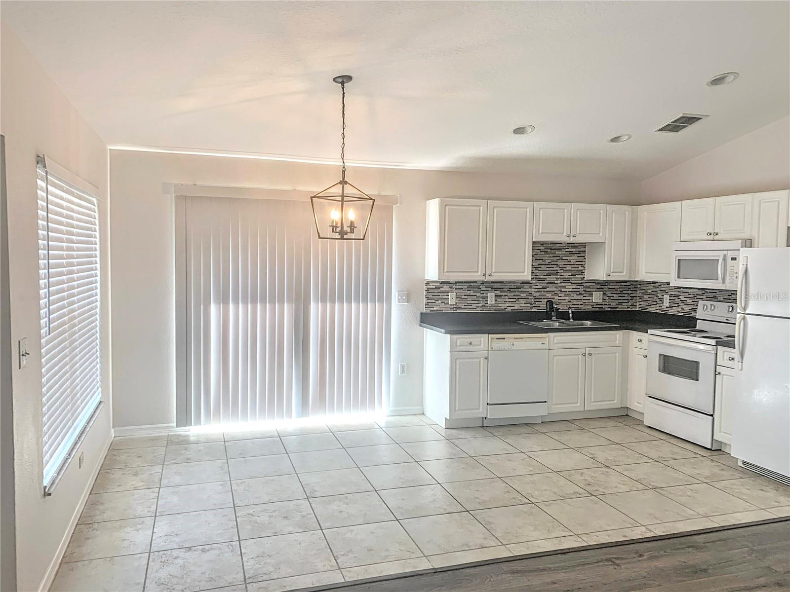BROADWAY - Residential Lease