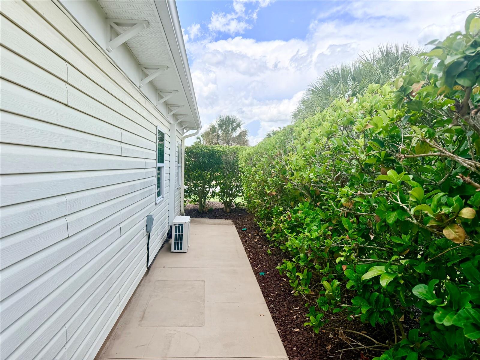 FLORIDA GRANDE MOTOR COACH RESORT - Land