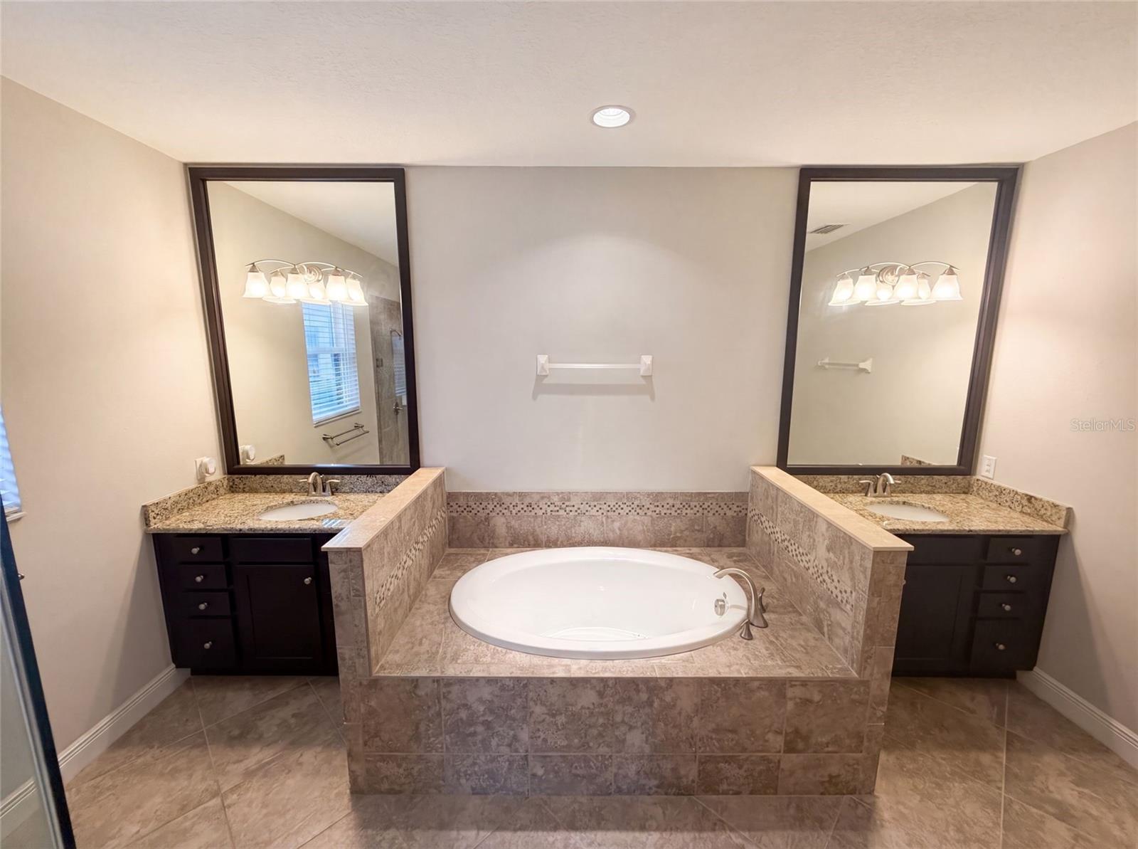 GRAND CYPRESS ON LAKE TARPON - Residential
