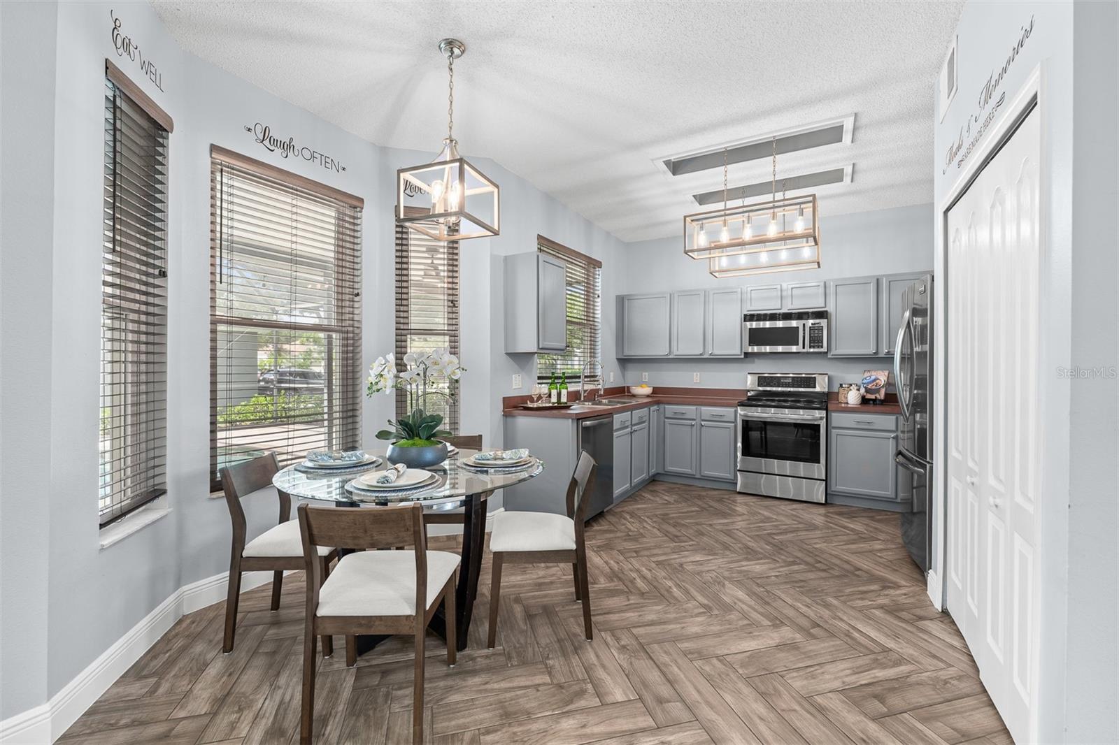 WATERFORD LAKES TR N19 PH 01 - Residential