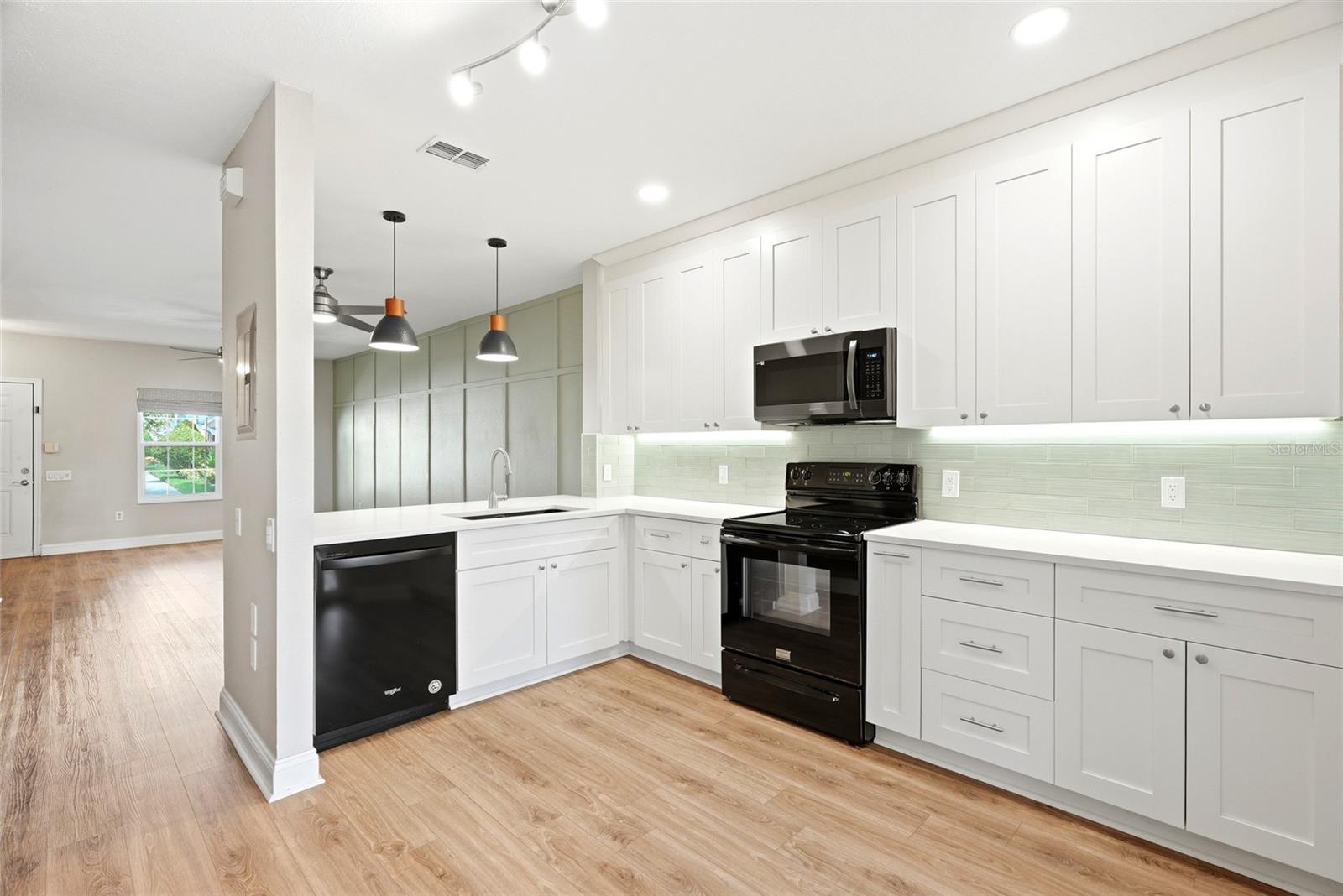 BERKELEY SQUARE - Residential