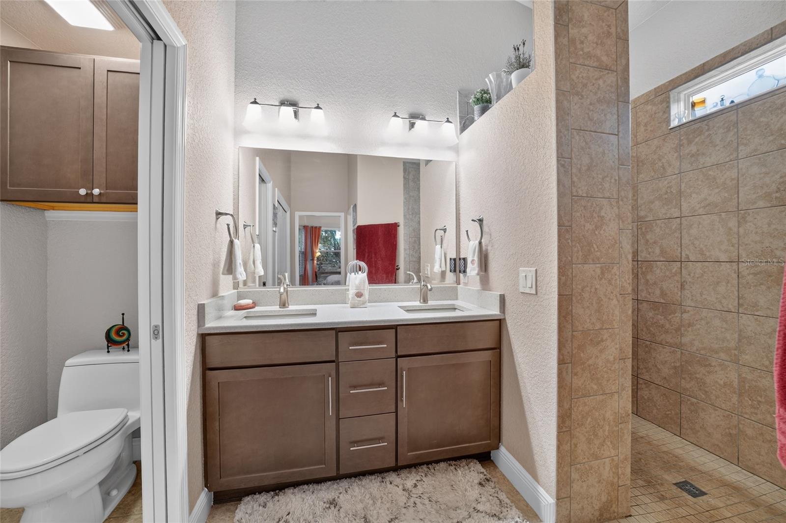 LAKESIDE LANDINGS - THE ENCLAVE - Residential