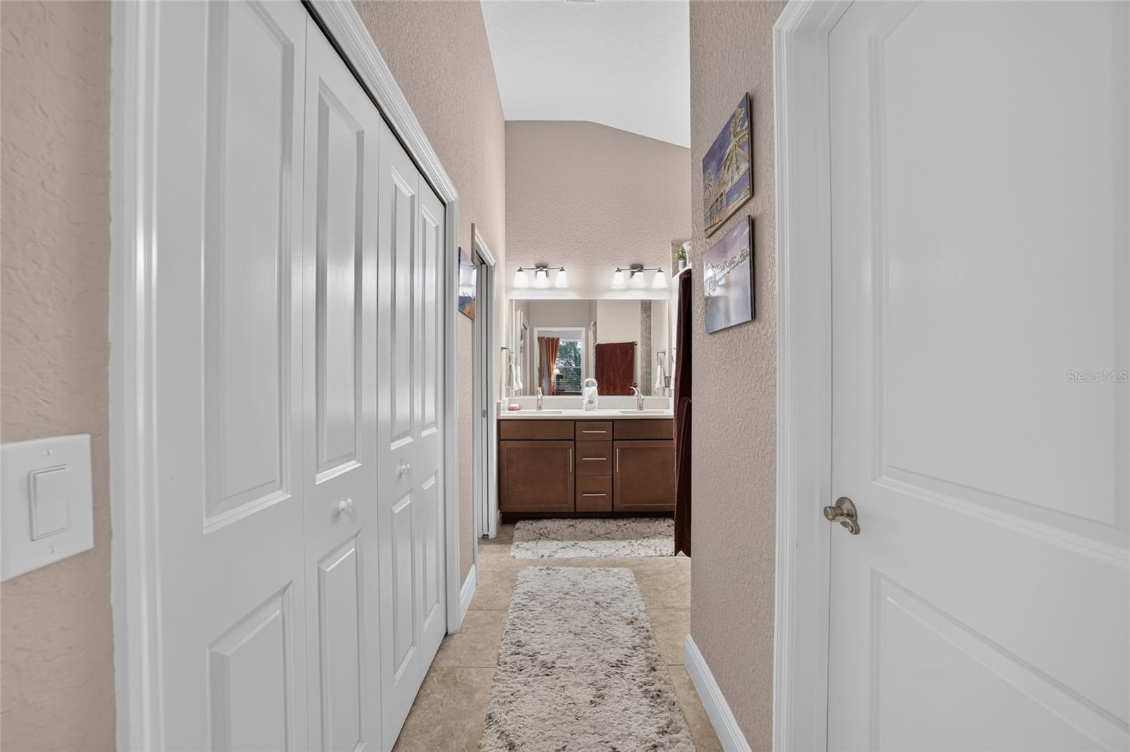 LAKESIDE LANDINGS - THE ENCLAVE - Residential