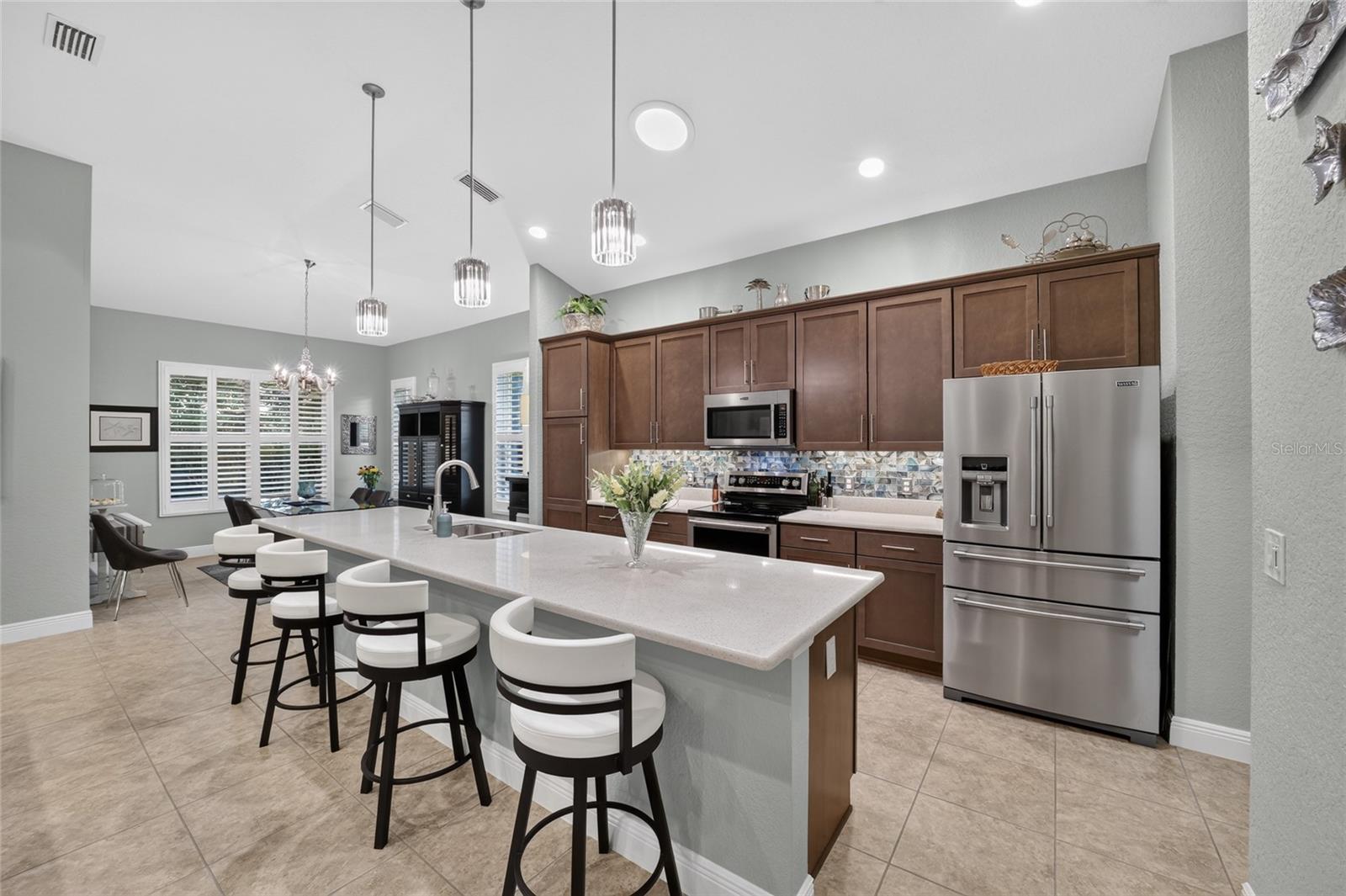 LAKESIDE LANDINGS - THE ENCLAVE - Residential
