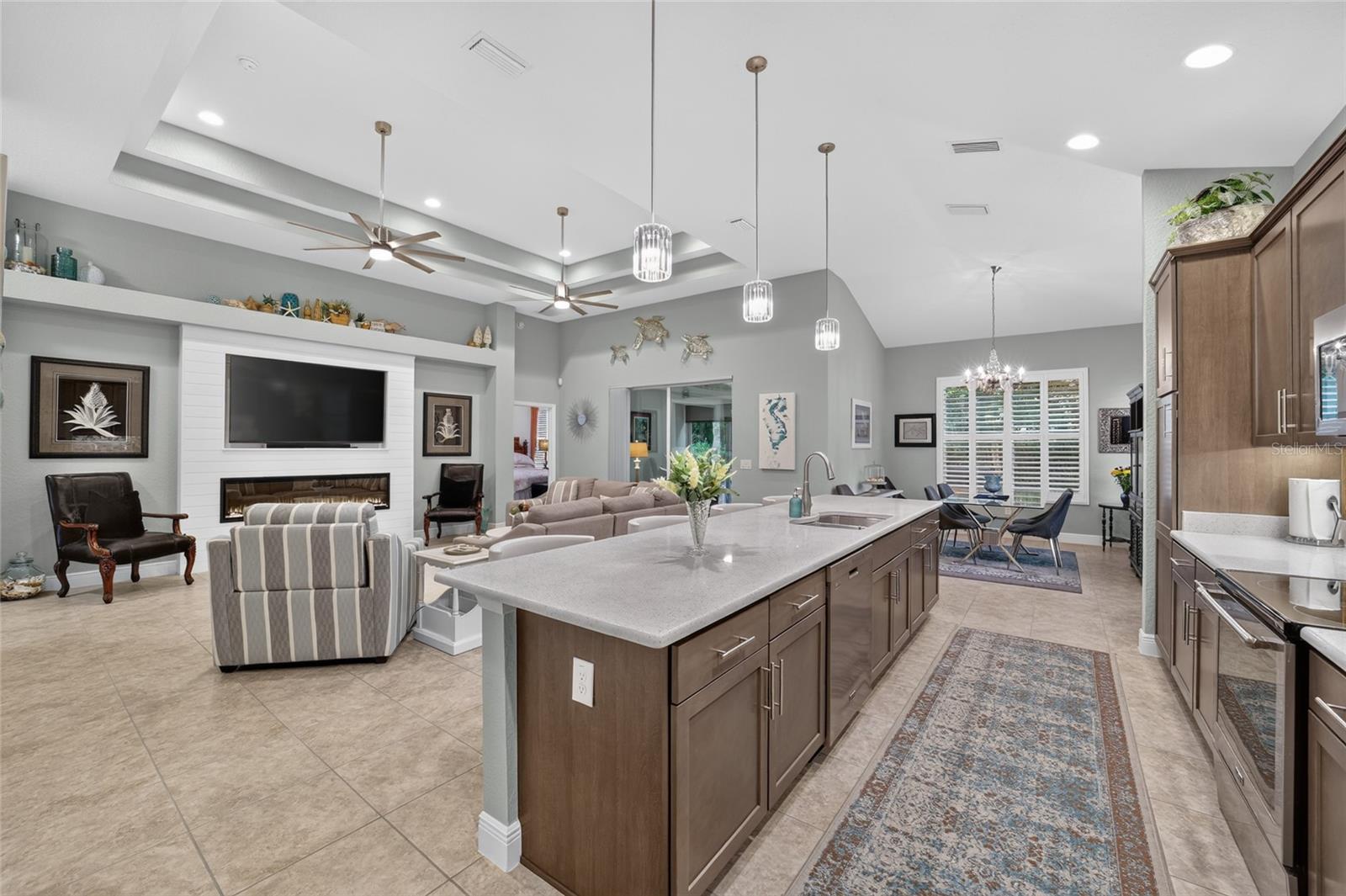 LAKESIDE LANDINGS - THE ENCLAVE - Residential